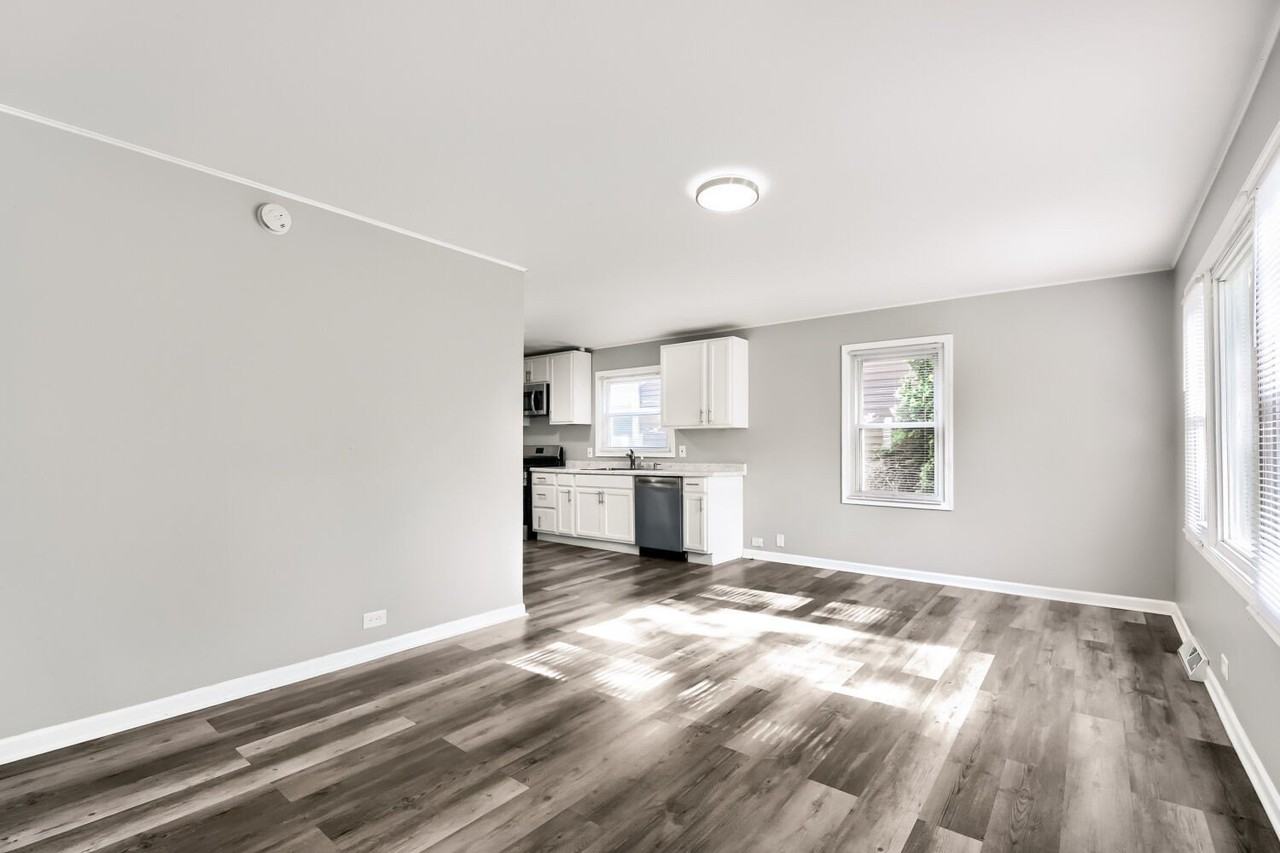 15013 Springfield Ave - Photo 6 of 17