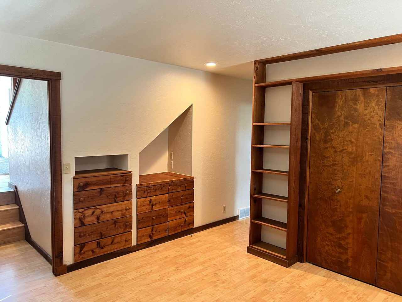 2320 Calumet Cir #B - Photo 3 of 13