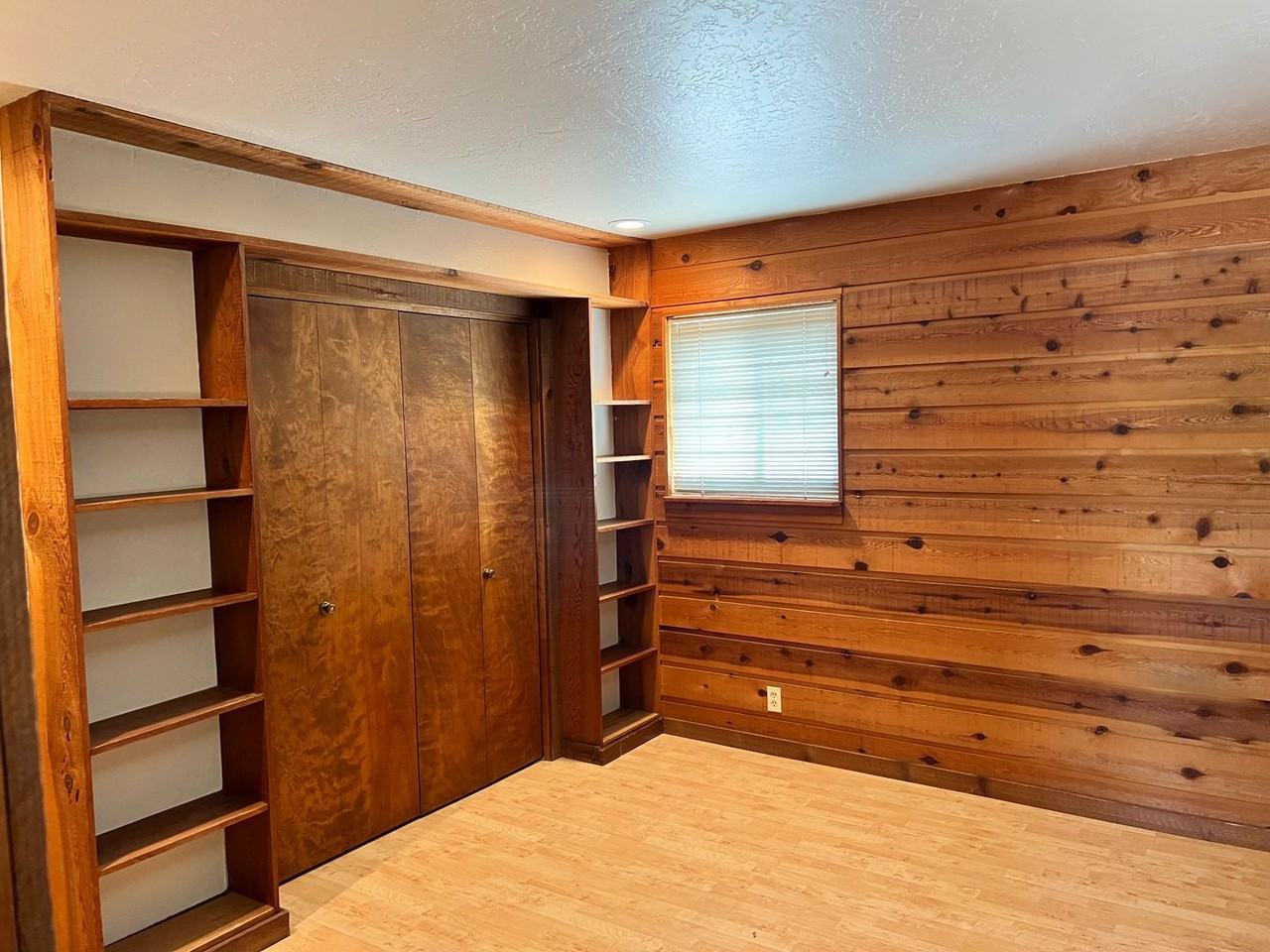 2320 Calumet Cir #B - Photo 4 of 13