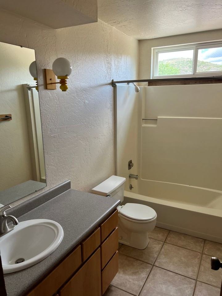 2320 Calumet Cir #B - Photo 5 of 13