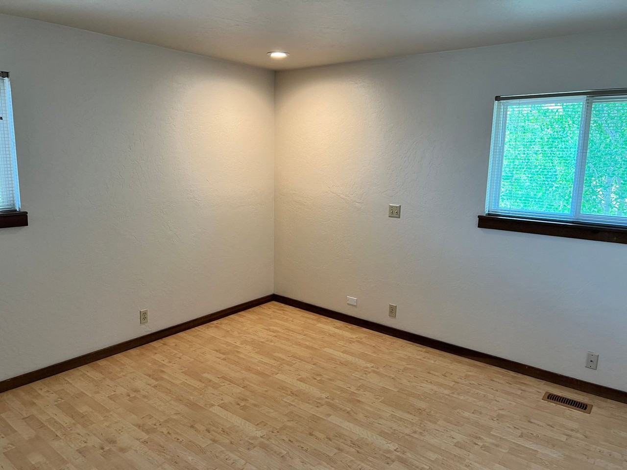 2320 Calumet Cir #B - Photo 7 of 13