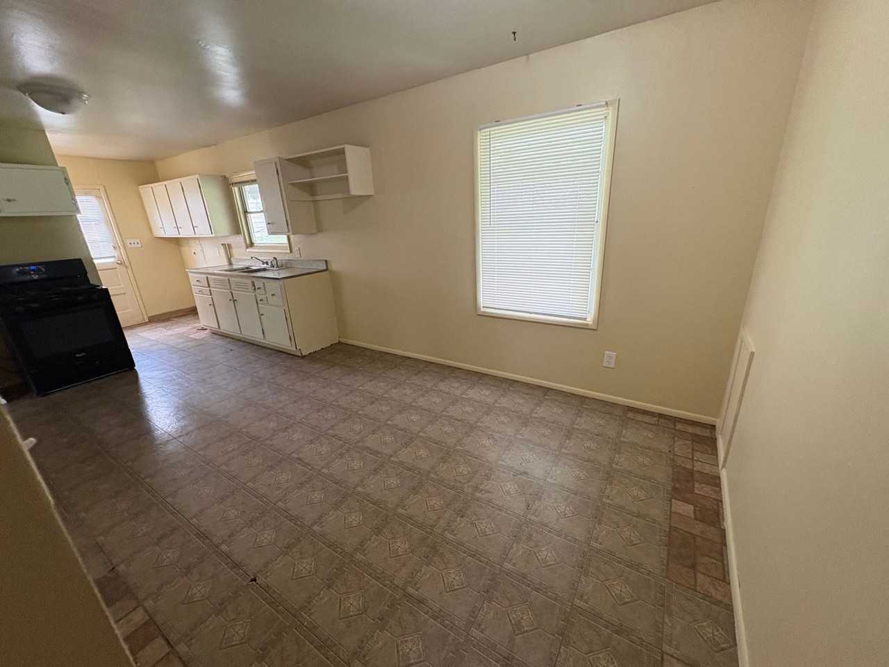4080 Goldenrod Ct - Photo 2 of 19