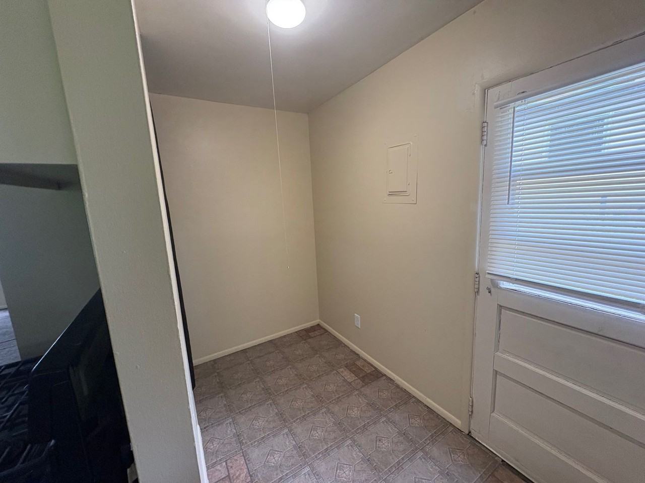 4080 Goldenrod Ct - Photo 5 of 19