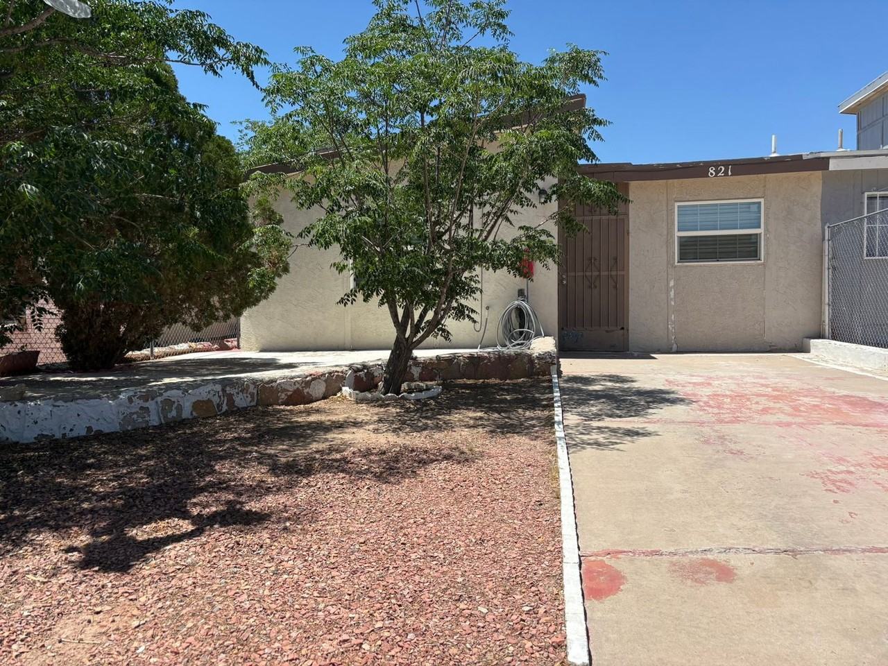 821 Silvestre Rd - Photo 2 of 18