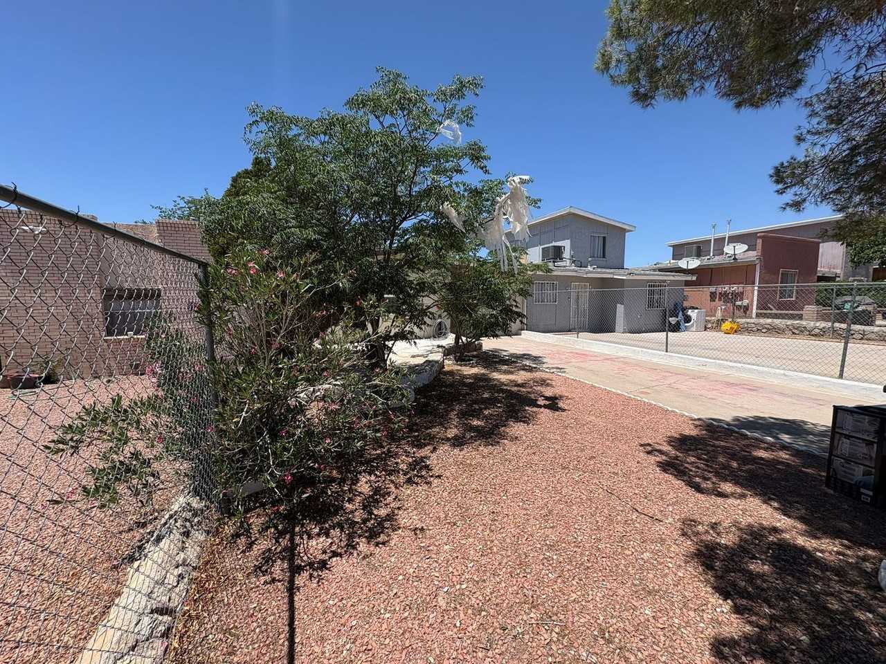 821 Silvestre Rd - Photo 3 of 18