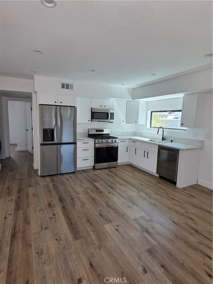 6130 Hazeltine Ave #3 - Photo 2 of 11