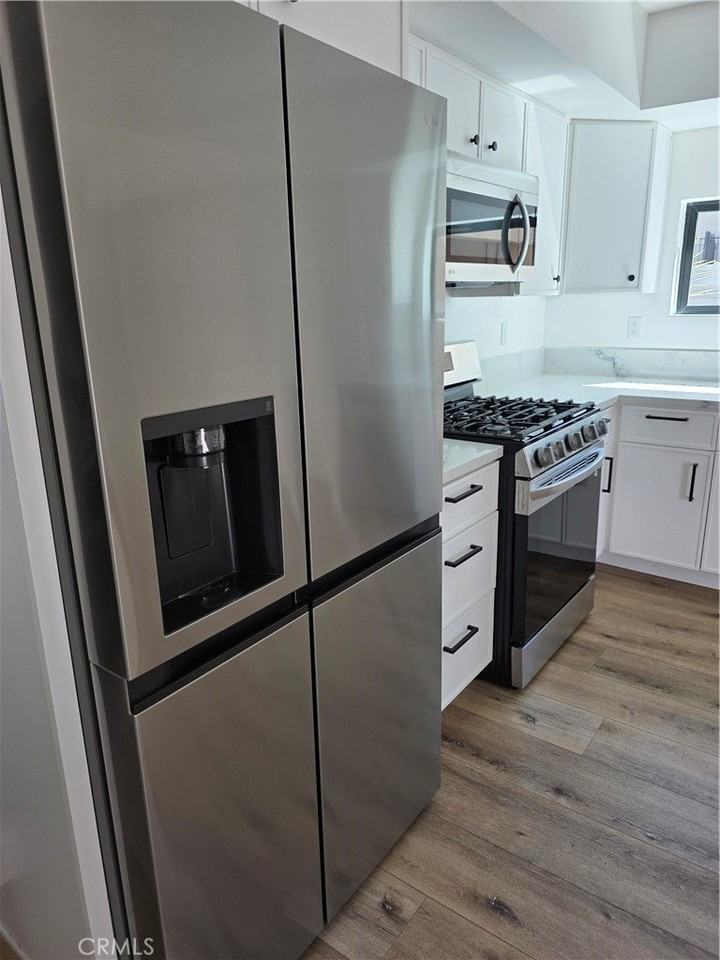 6130 Hazeltine Ave #3 - Photo 4 of 11