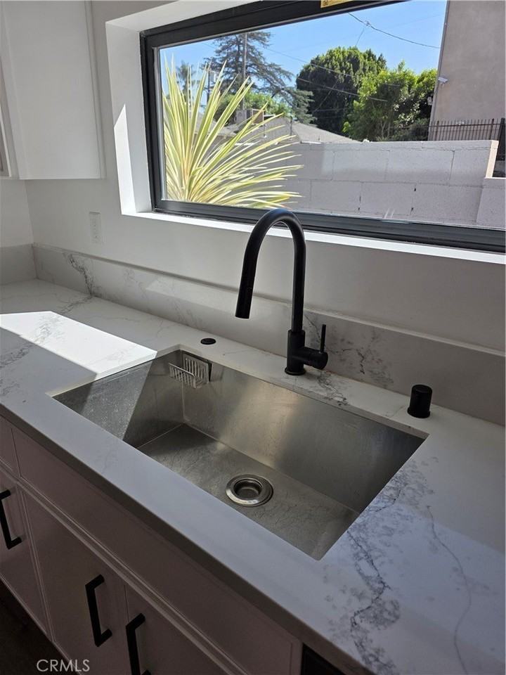 6130 Hazeltine Ave #3 - Photo 5 of 11