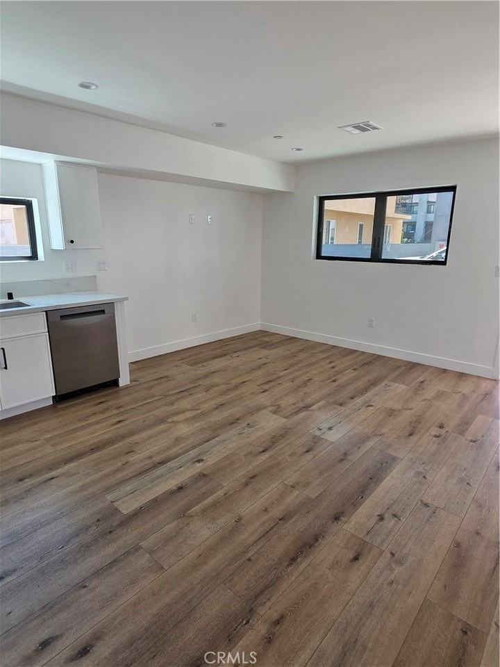 6130 Hazeltine Ave #3 - Photo 6 of 11