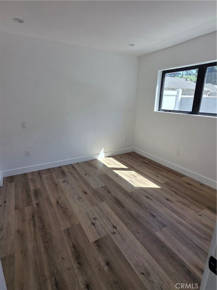 6130 Hazeltine Ave #3 - Photo 7 of 11