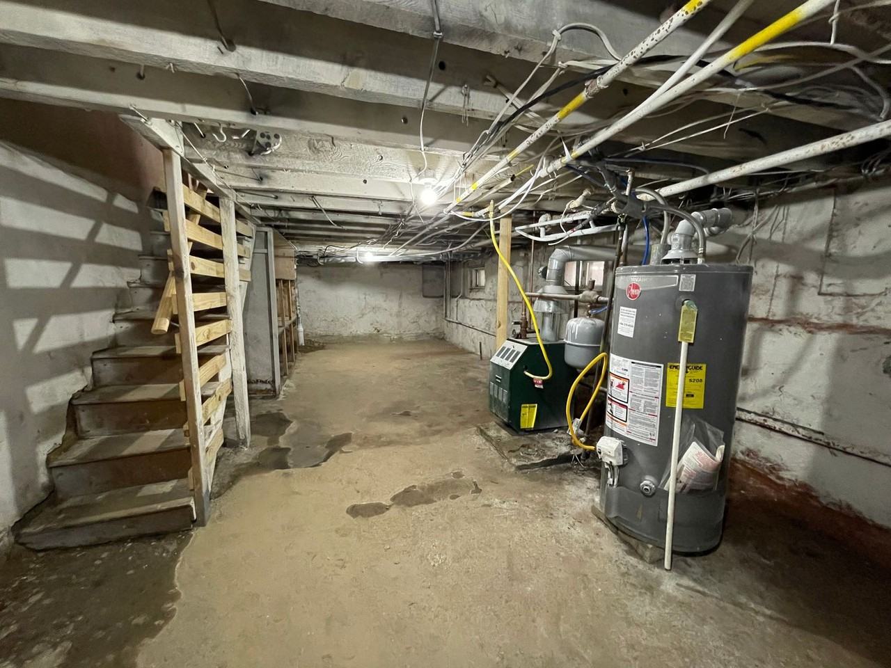 1127 Walnut St - Photo 3 of 28