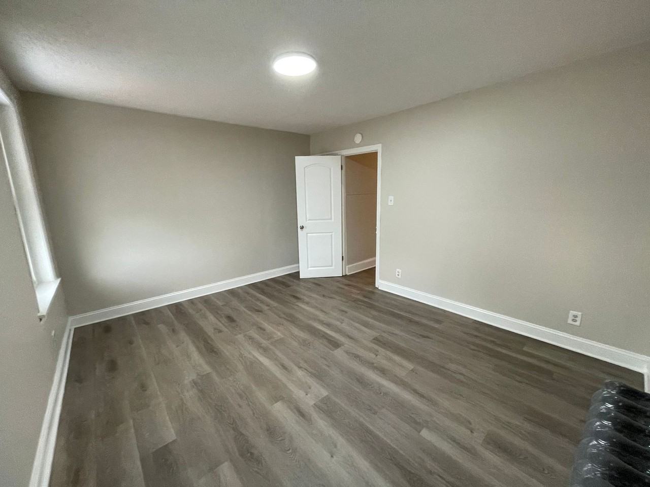 1127 Walnut St - Photo 5 of 28