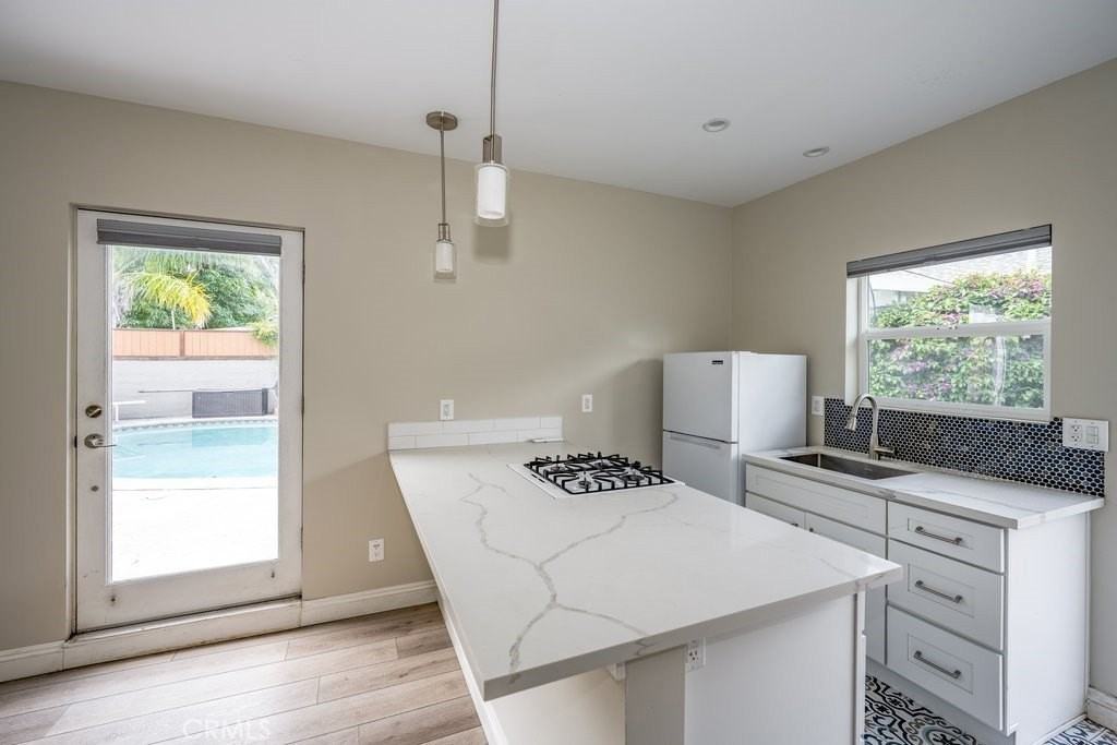 5940 Simpson Ave - Photo 4 of 10