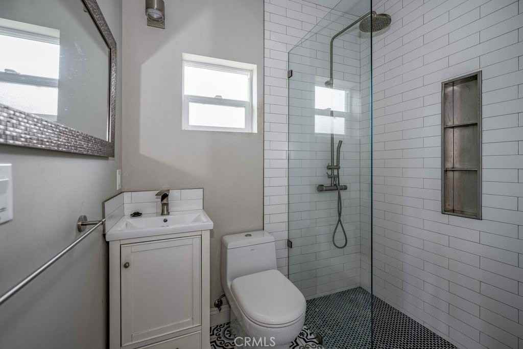 5940 Simpson Ave - Photo 6 of 10