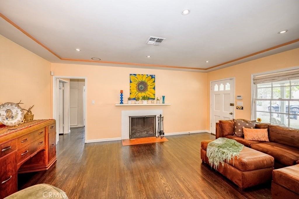 5938 Simpson Ave - Photo 5 of 21