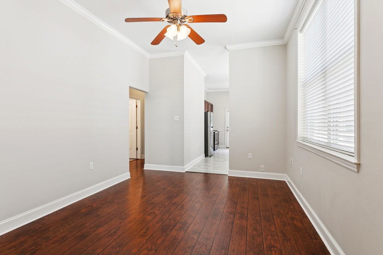 Uptown Rental: 2BR Duplex with Parking and Yard - Photo 2 of 13