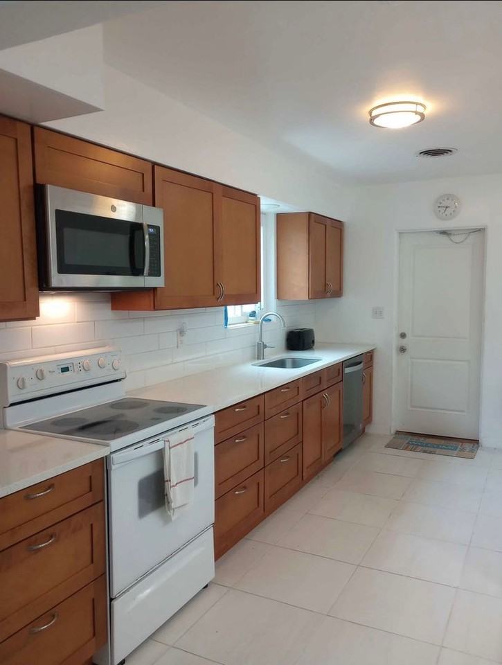 462 Magnolia St - Photo 2 of 23