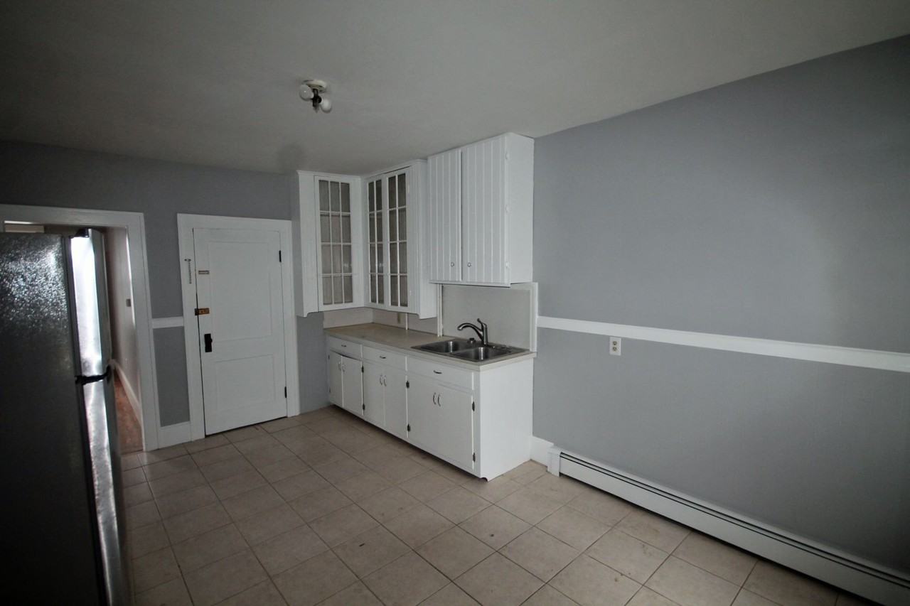 21 21 - 23 Maple Ave - Photo 4 of 6