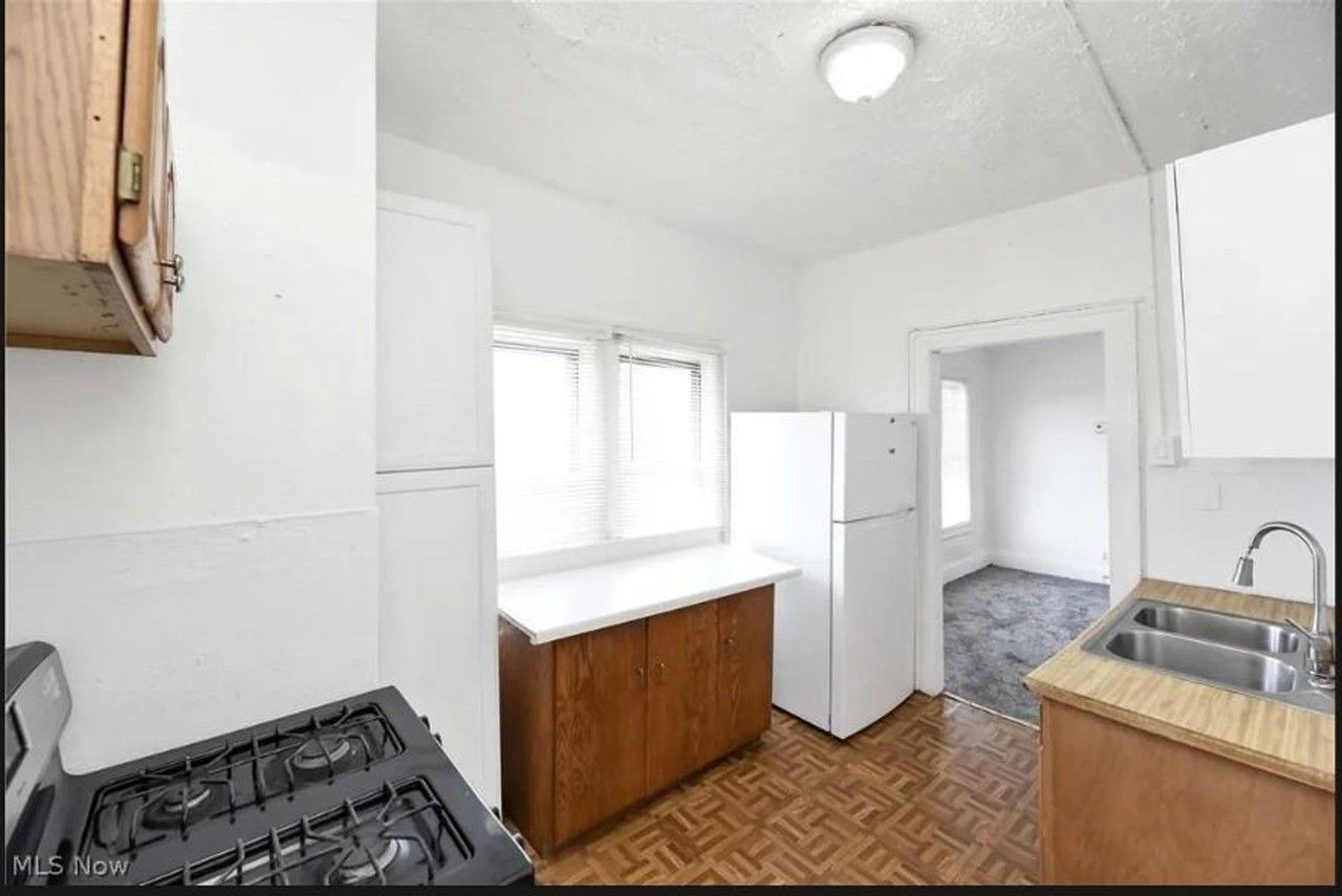 14104 Aspinwall Ave - Photo 3 of 9