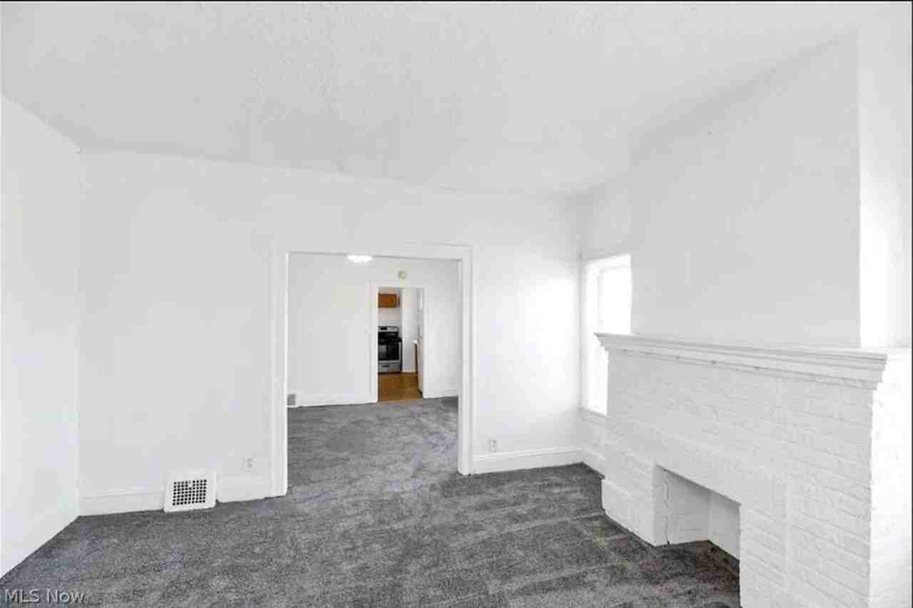 14104 Aspinwall Ave - Photo 5 of 9