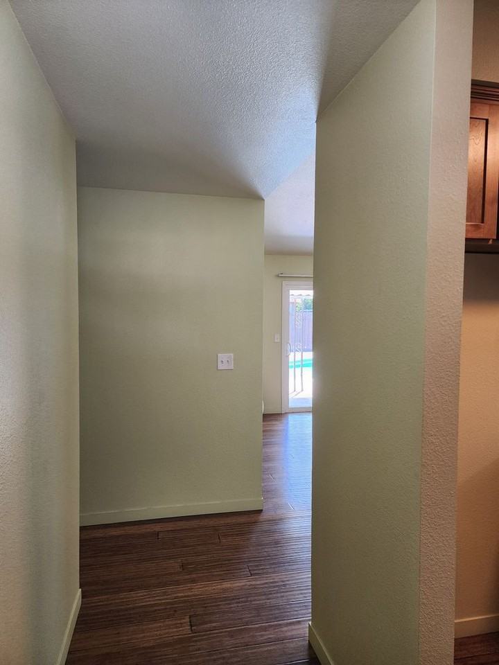1712 Applegate Dr - Photo 2 of 46