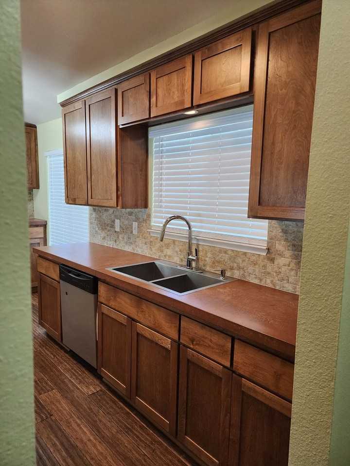 1712 Applegate Dr - Photo 4 of 46
