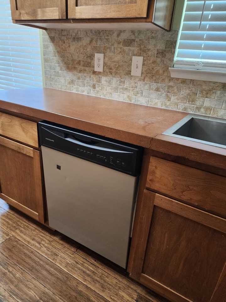 1712 Applegate Dr - Photo 5 of 46