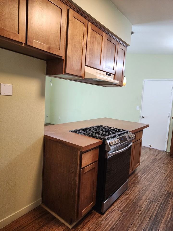 1712 Applegate Dr - Photo 7 of 46