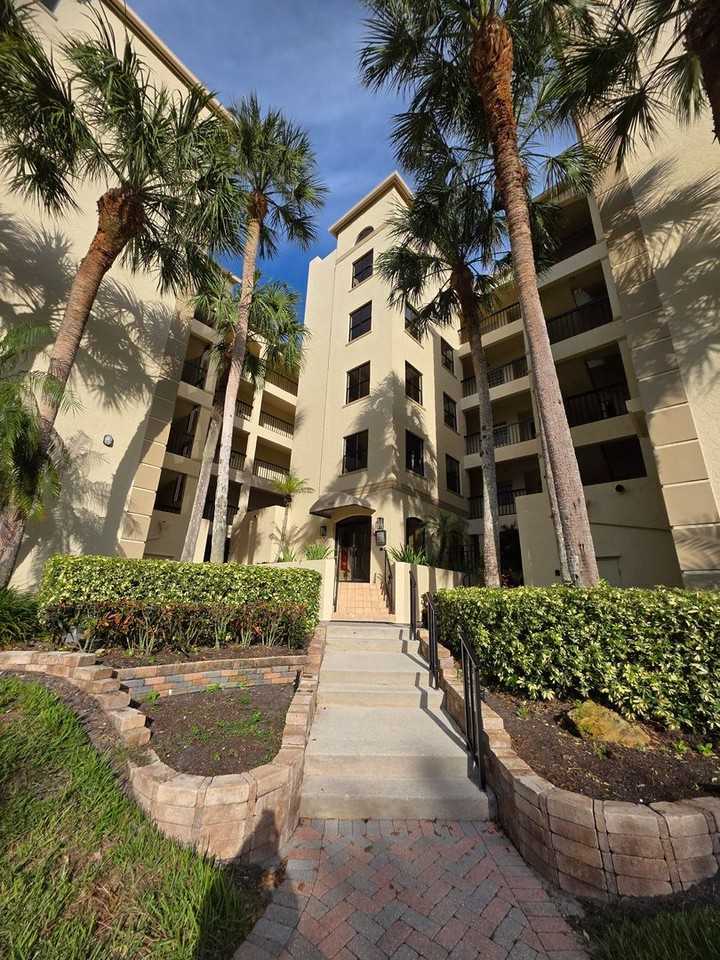 7008 Pelican Bay Blvd