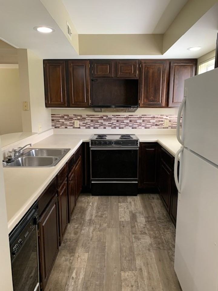 722B Plunkett St - Photo 2 of 18
