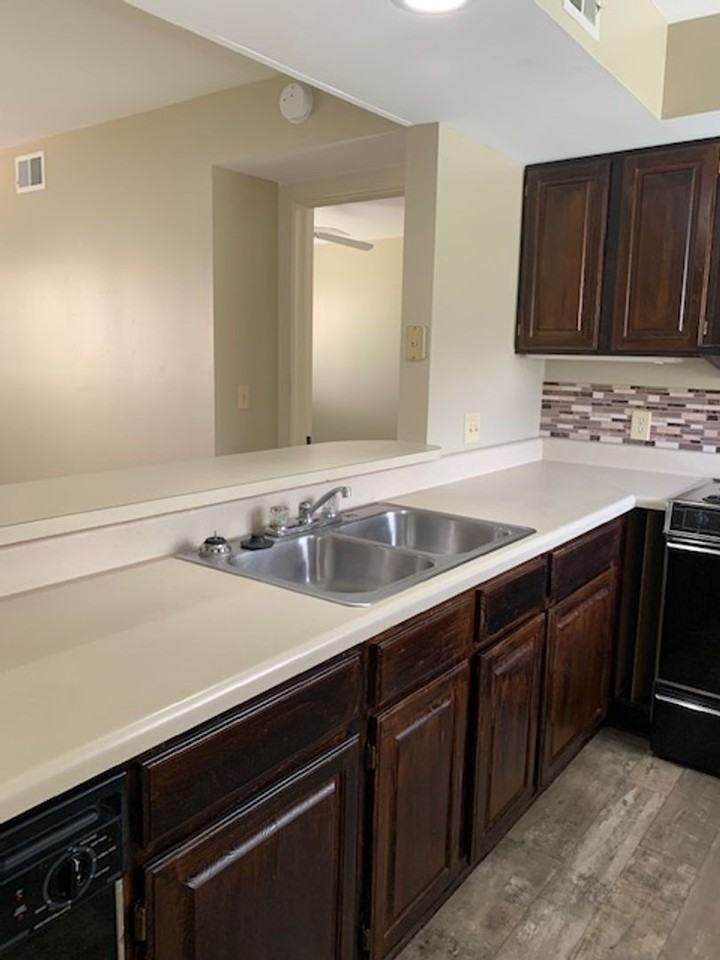 722B Plunkett St - Photo 3 of 18