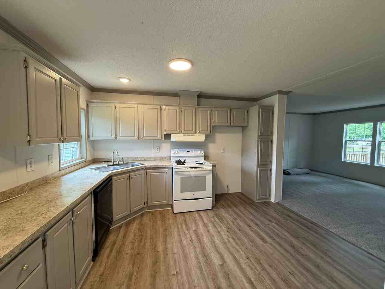 5474 Robinhood Rd - Photo 4 of 9