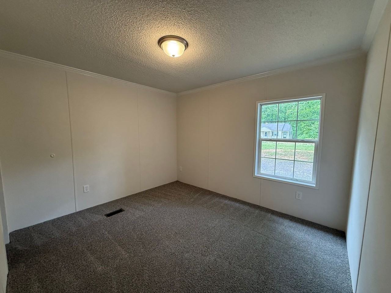 5474 Robinhood Rd - Photo 5 of 9