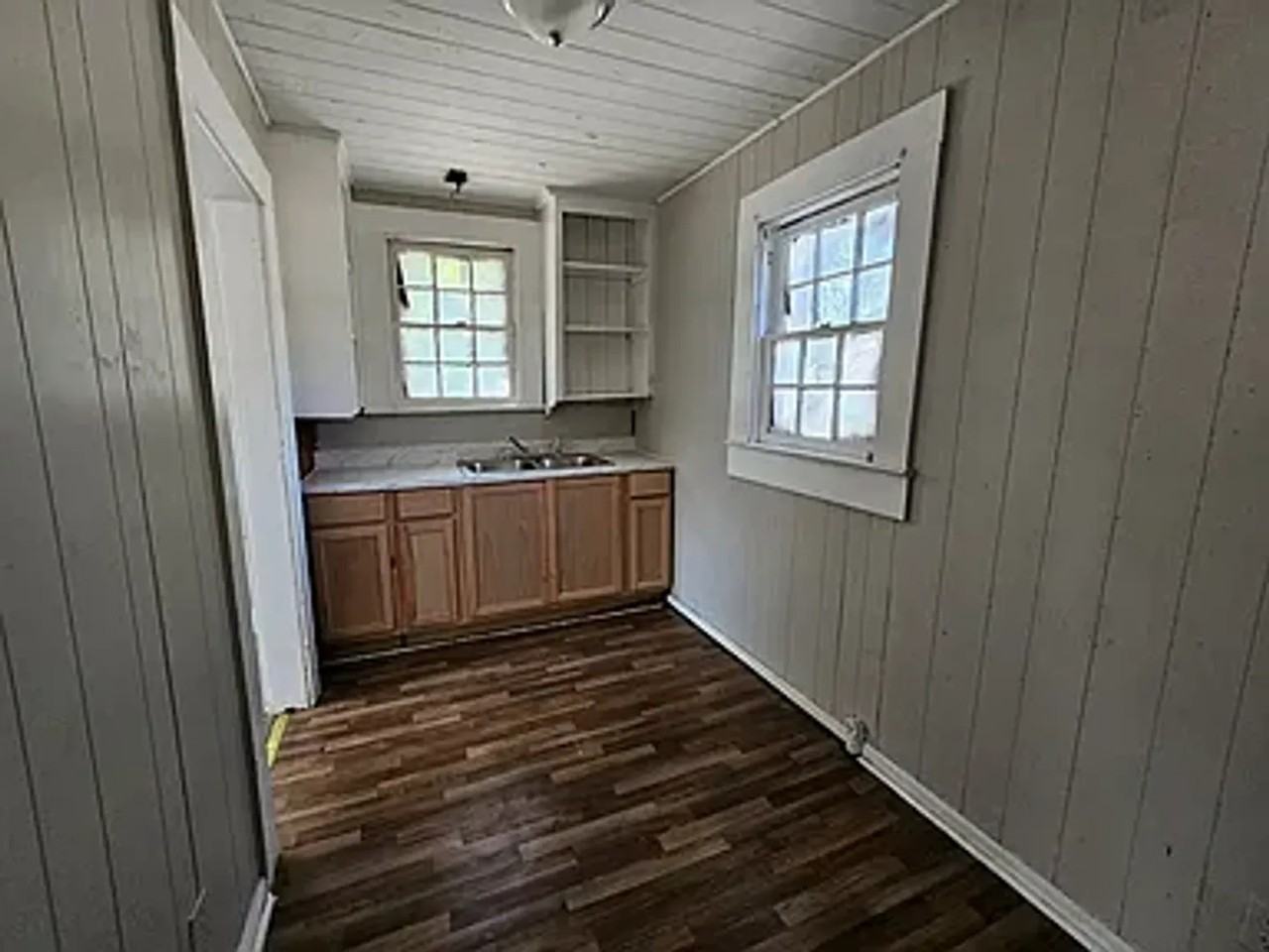 306 S Van Buren St - Photo 5 of 9