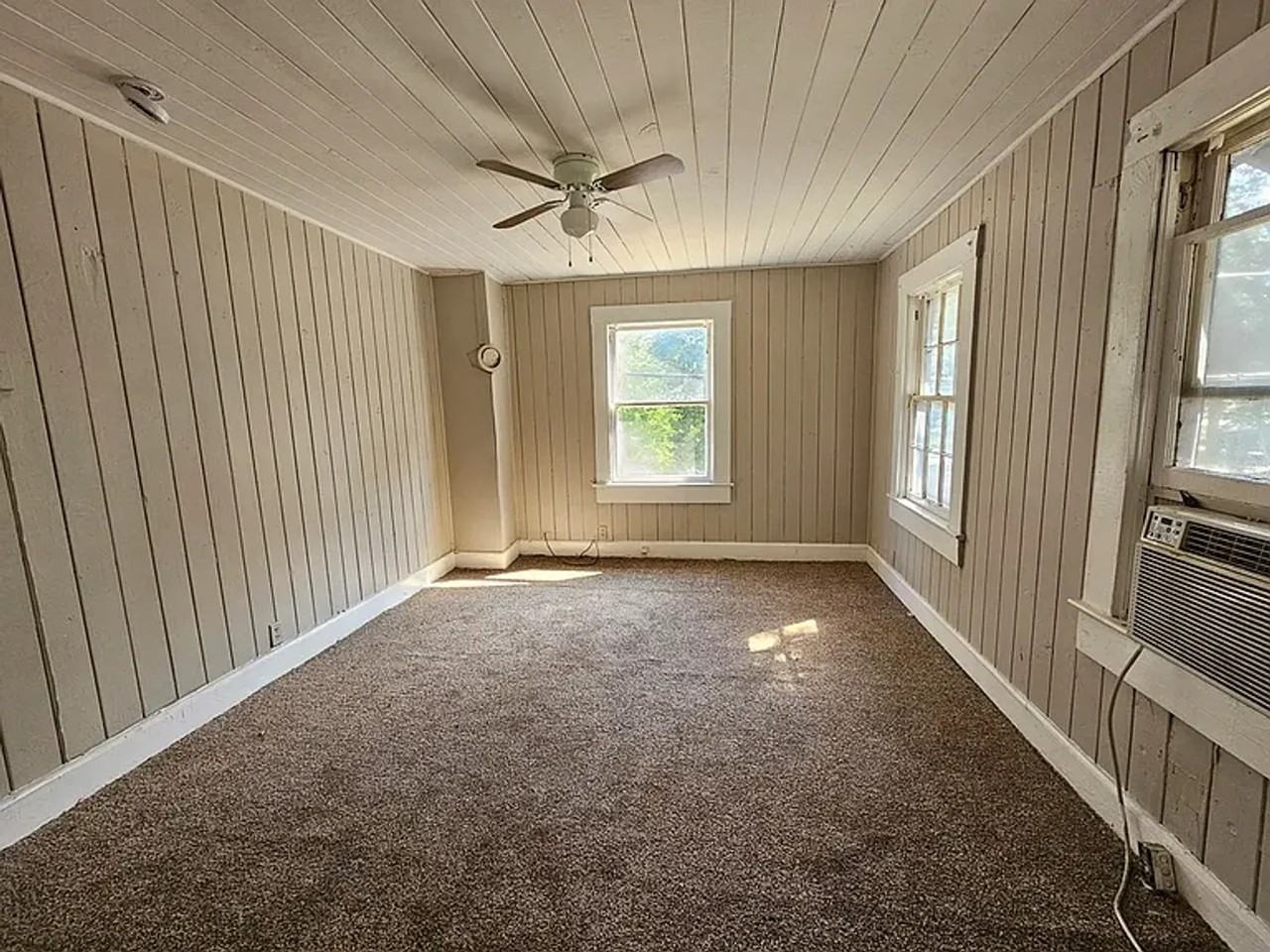306 S Van Buren St - Photo 6 of 9