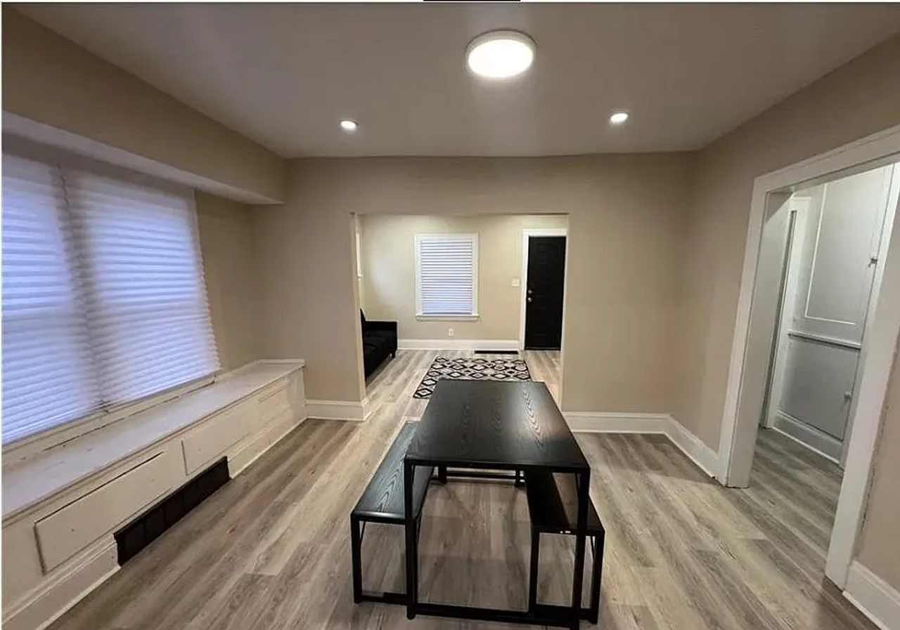 14910 Kingsford Ave - Photo 6 of 9