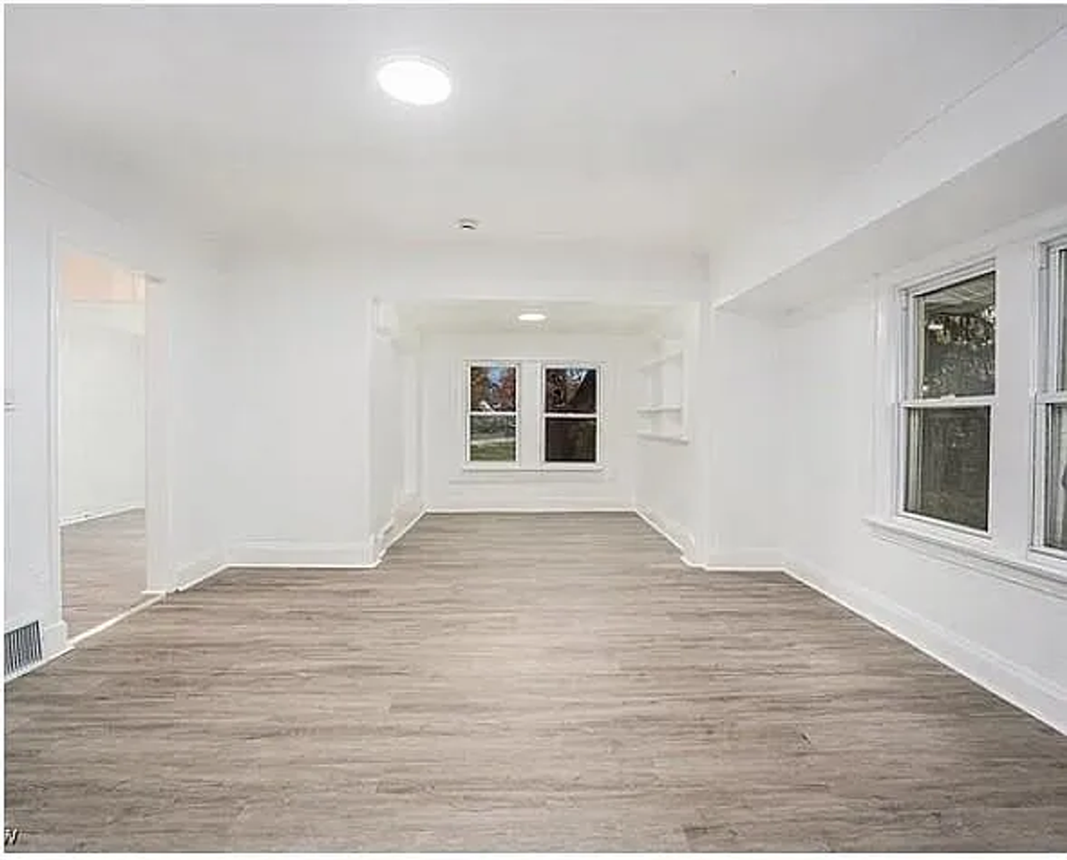 16174 Friend Ave - Photo 3 of 7
