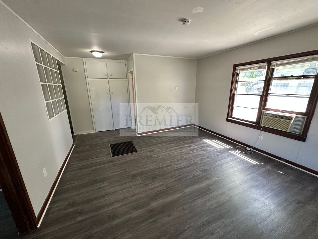 1017 S Glenwood Ave - Photo 2 of 12