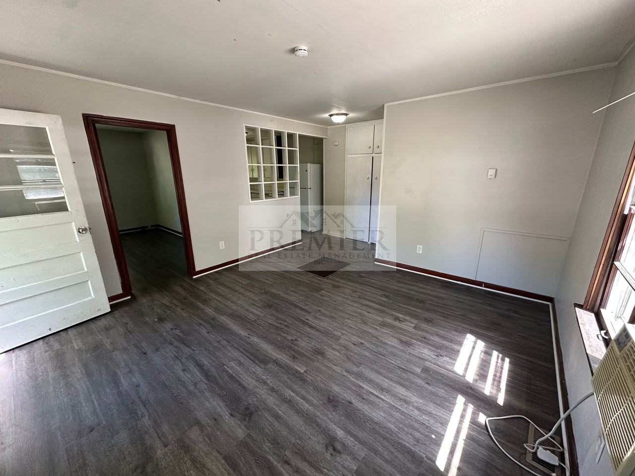 1017 S Glenwood Ave - Photo 3 of 12
