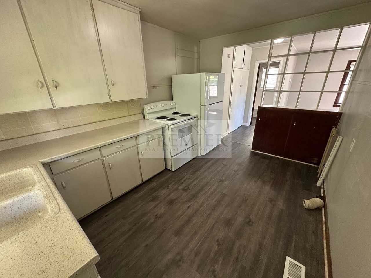 1017 S Glenwood Ave - Photo 7 of 12