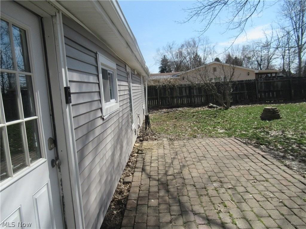 9295 Dorothy Dr - Photo 3 of 26