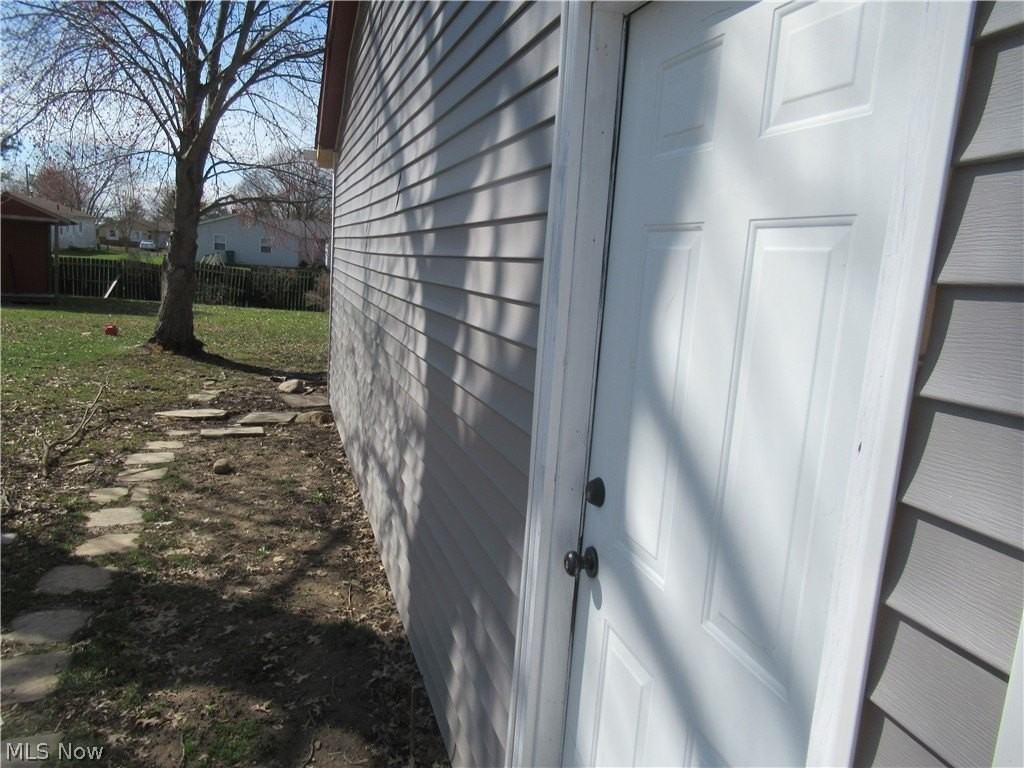 9295 Dorothy Dr - Photo 4 of 26