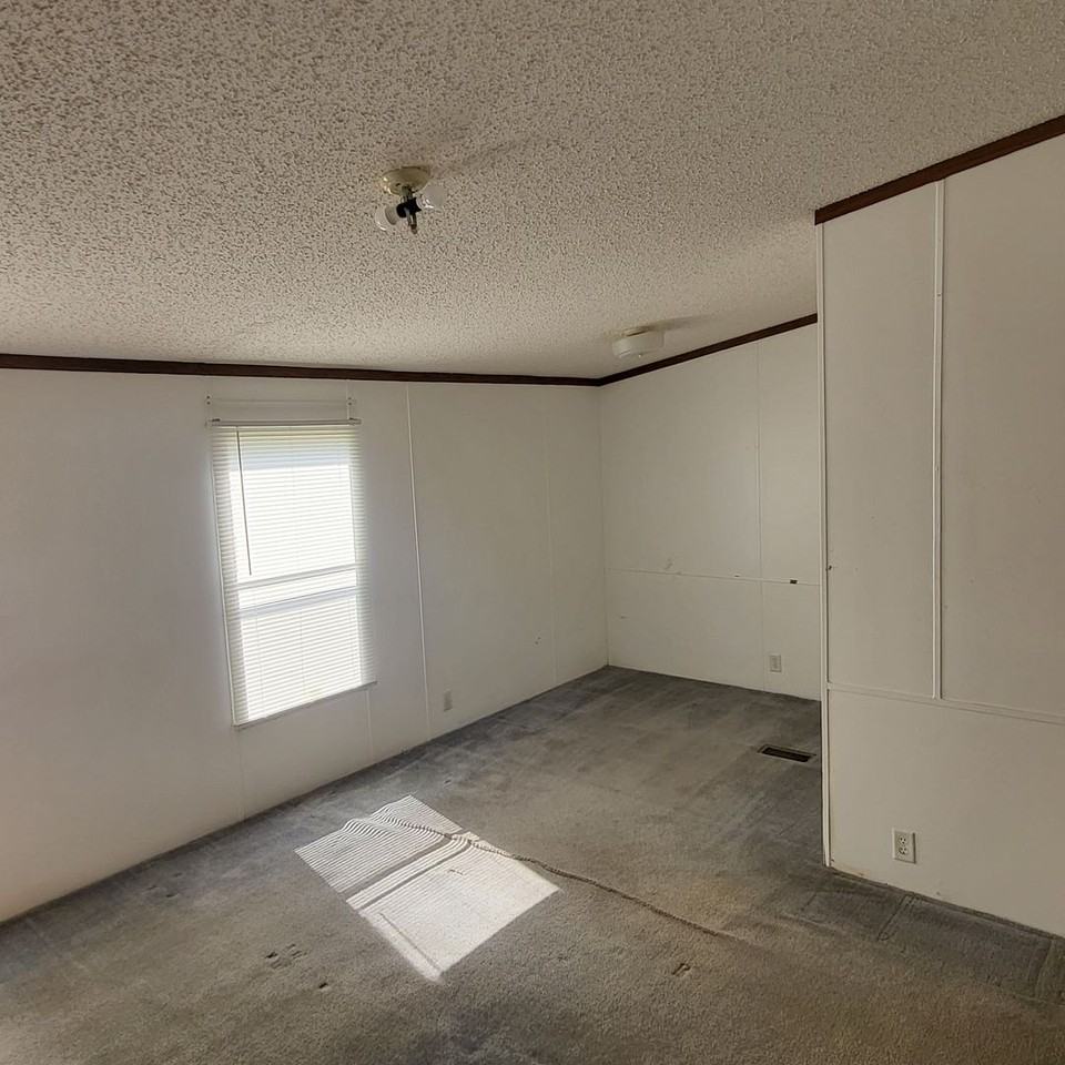 710 Blue Bird Dr - Photo 6 of 17