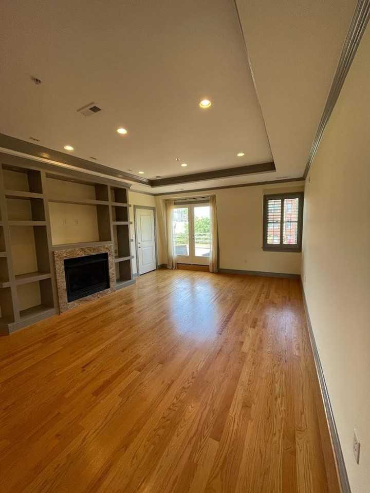 1322 Kenyon St Nw #4 - Photo 4 of 36
