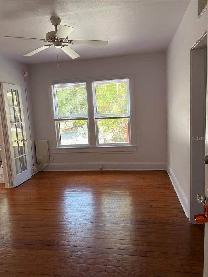 325 Ohio Pl #2 - Photo 3 of 12