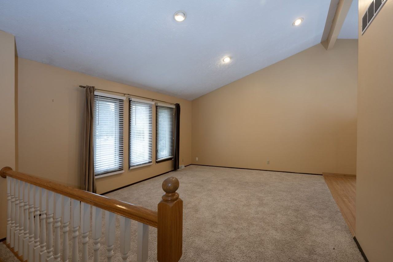 16118 Arbor St - Photo 2 of 13