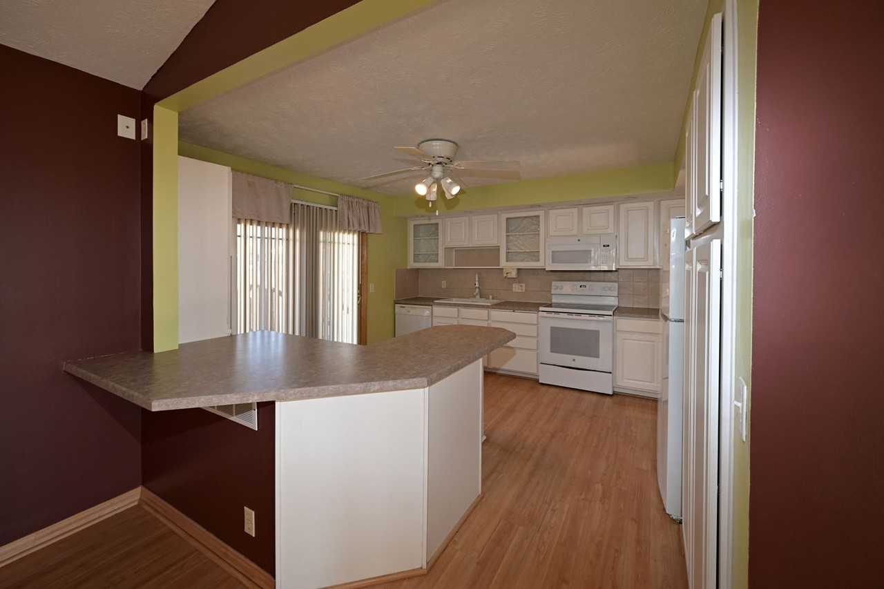 16118 Arbor St - Photo 3 of 13