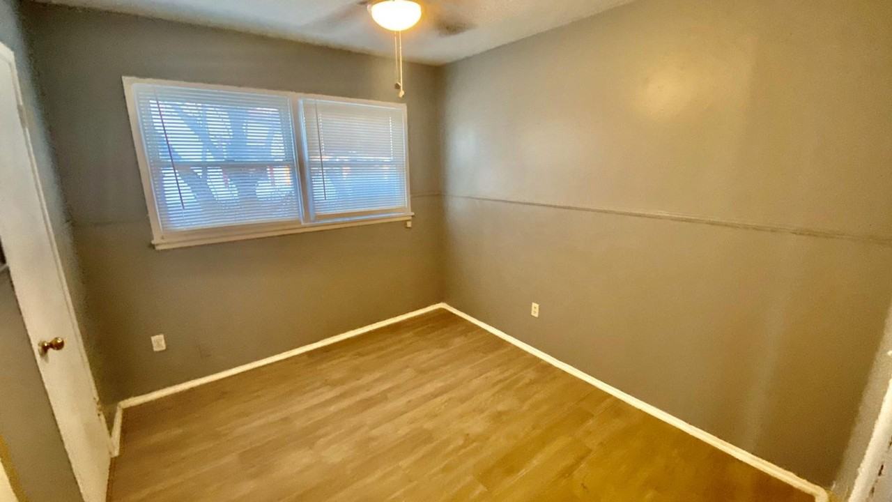 2726 E 2nd St - Photo 4 of 10