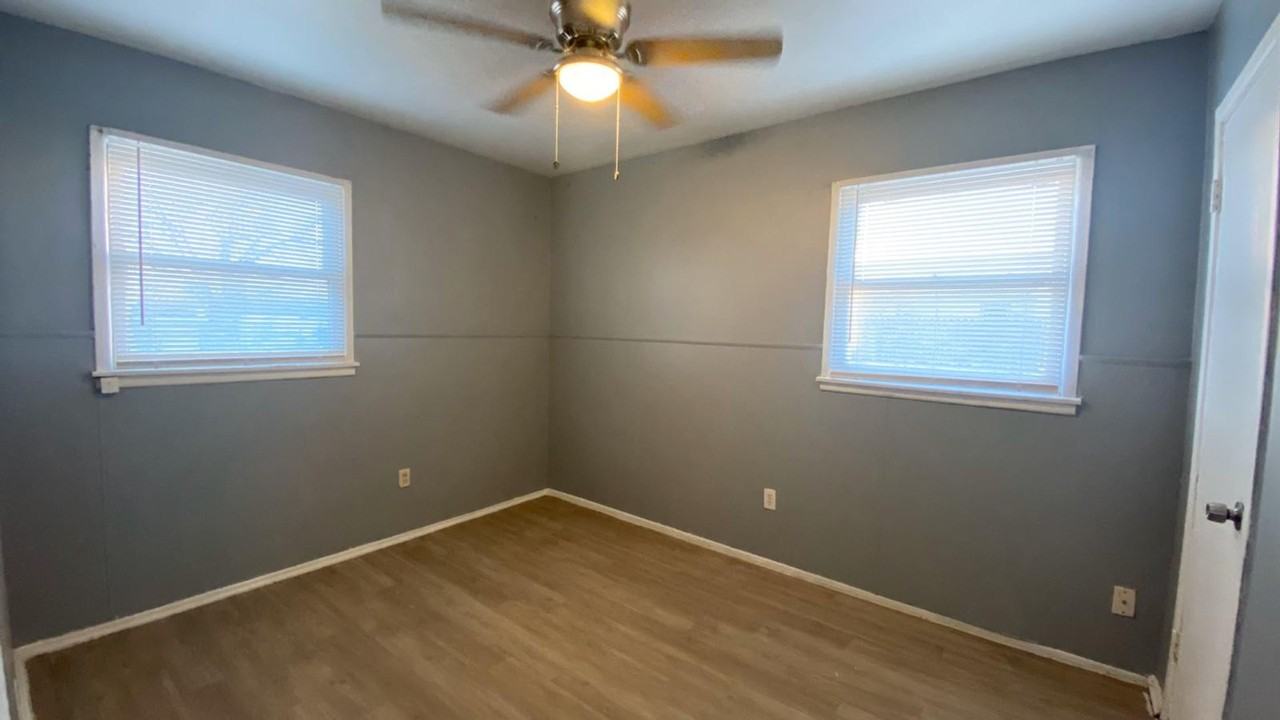 2726 E 2nd St - Photo 5 of 10