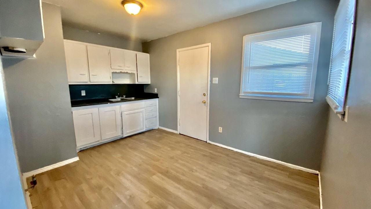 2726 E 2nd St - Photo 6 of 10